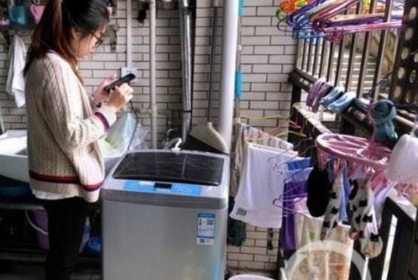 女子独自一人扛新洗衣机上八楼,实地研究解析说明_vShop80.55.44