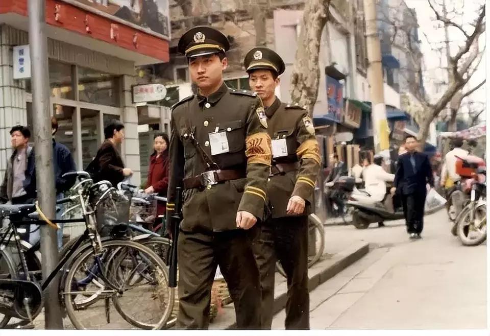 军工震荡背后的故事，何文忠被捕引发对靠军工吃军工现象的反思