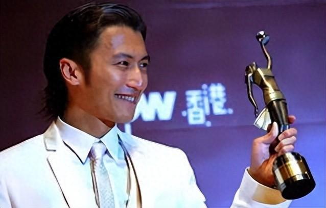魏晨荣获华鼎奖华语最佳男演员，演技之光，引领华语影视新纪元