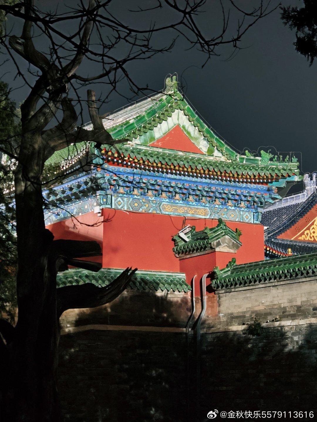 天坛灯光秀，古都夜空中的璀璨明珠闪耀天际