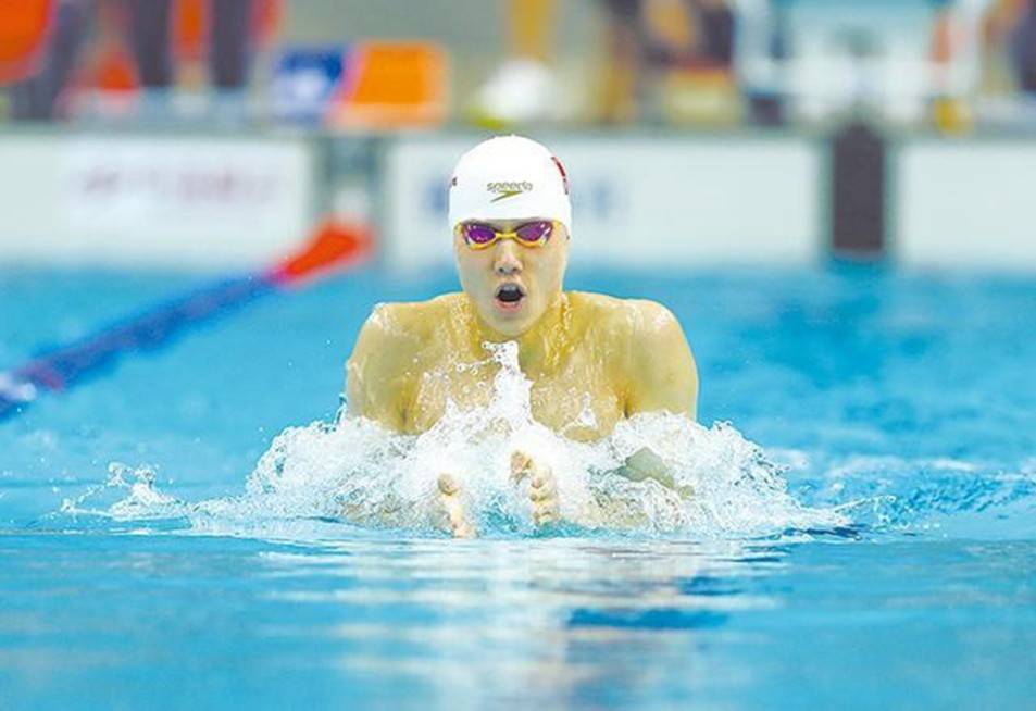 覃海洋勇夺男子200米蛙泳金牌，闪耀泳坛！