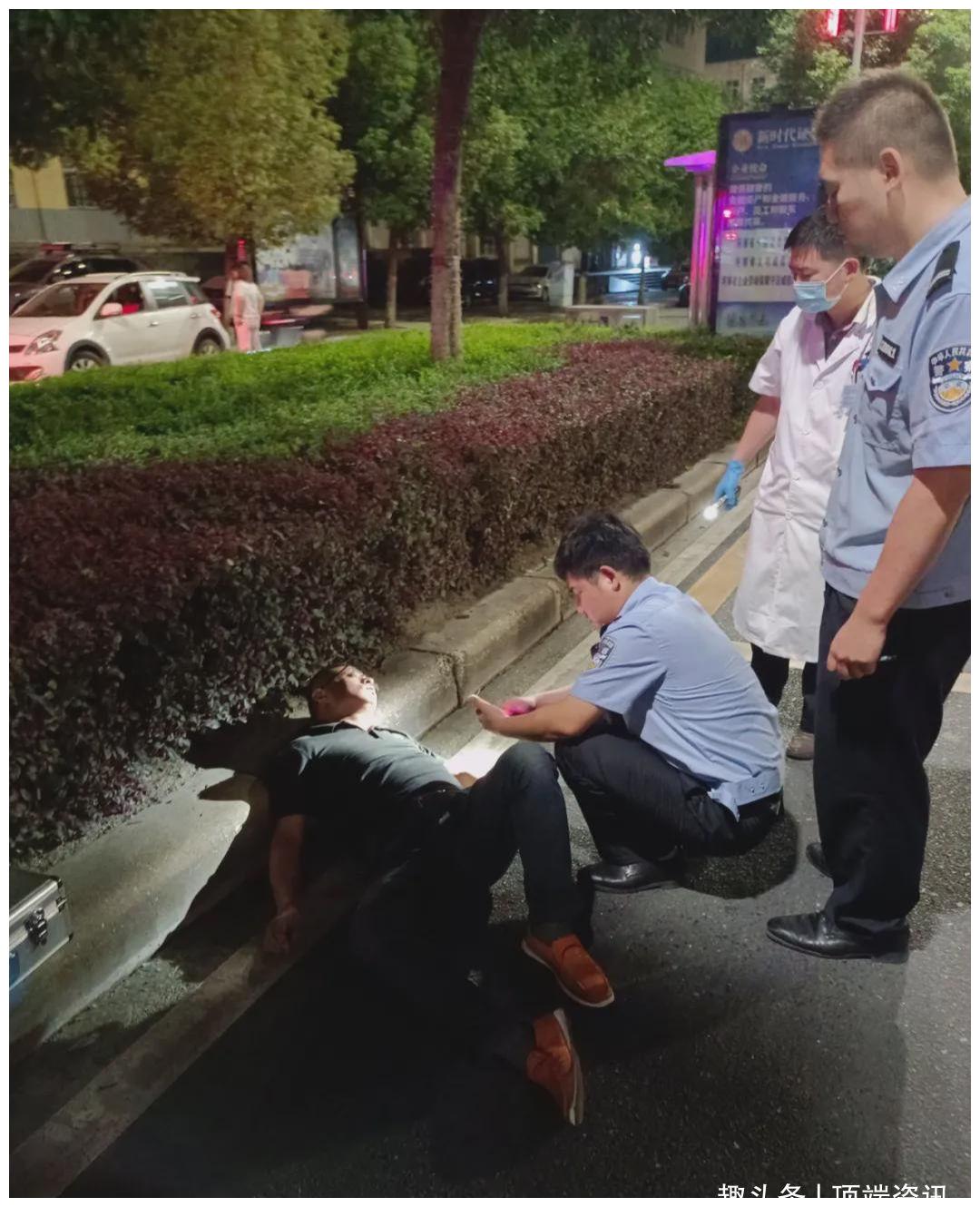 民警夜巡救助醉酒男子纪实，守护城市温暖夜晚的暖心行动