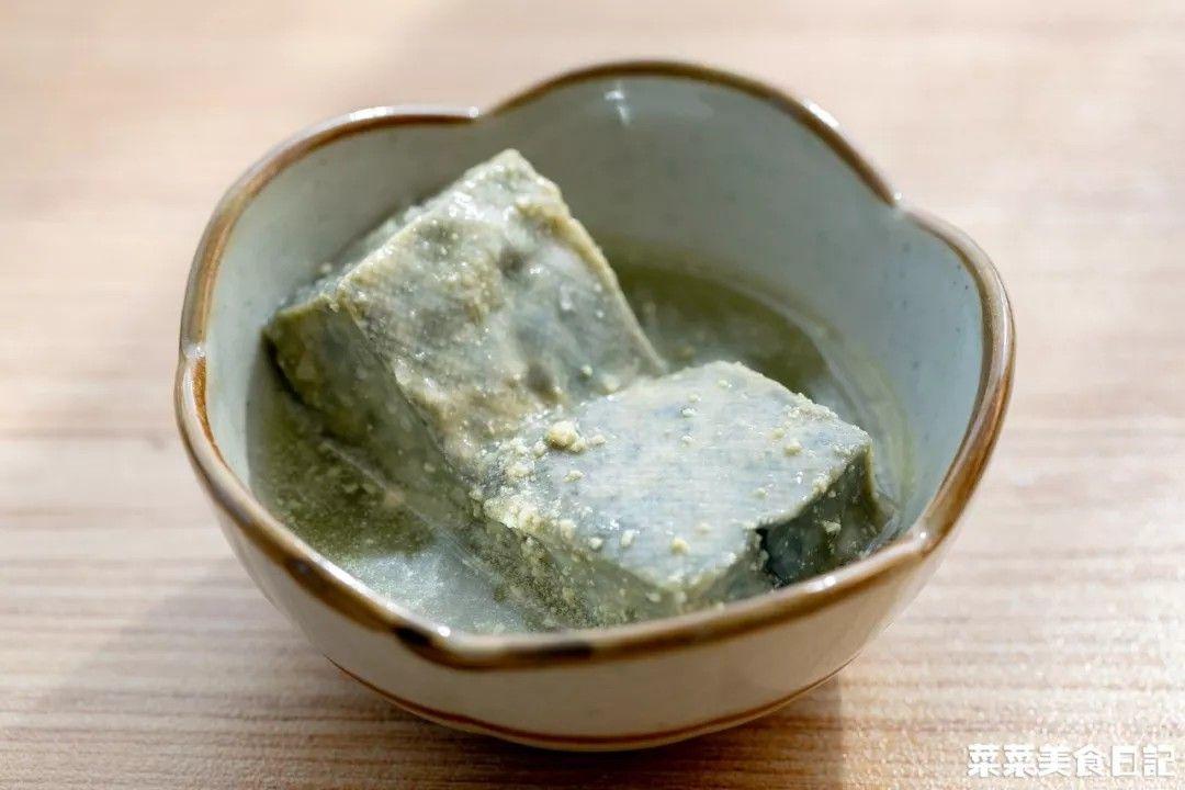 关于店员在公厕冲洗臭豆腐事件的官方回应，卫生处理与公众监督的详细指南