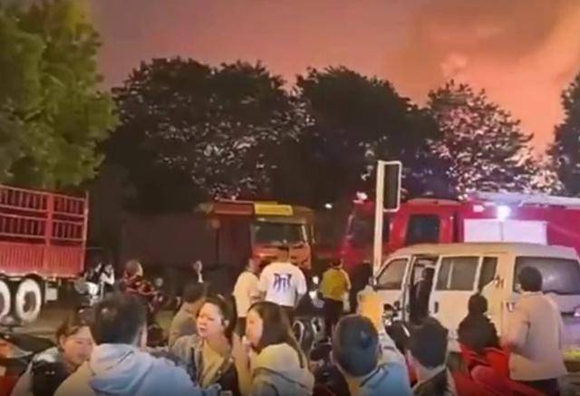 成都一燃油车燃爆事件引发关注，探寻附近独特风味小店