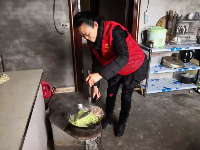 假住院背后的真情故事，揭秘一个村庄的保险欺诈事件
