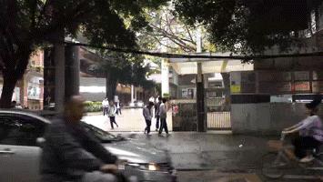 高校神秘现象揭秘，饭点一校门关闭背后的美食探寻之旅