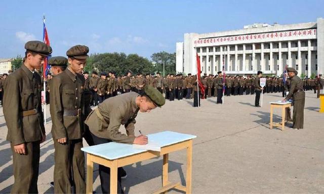 朝鲜逾百万青年报名参军，青春的选择与国防责任
