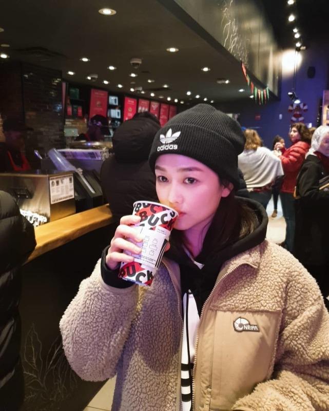 韩国女歌手逆境中的坚韧与启示，舌癌挑战与生命启示录