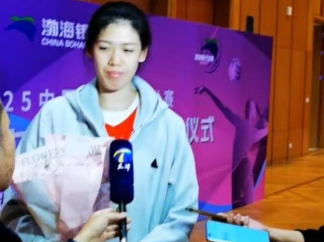 李盈莹担任天津女排队长，日常温馨与深厚友情见证