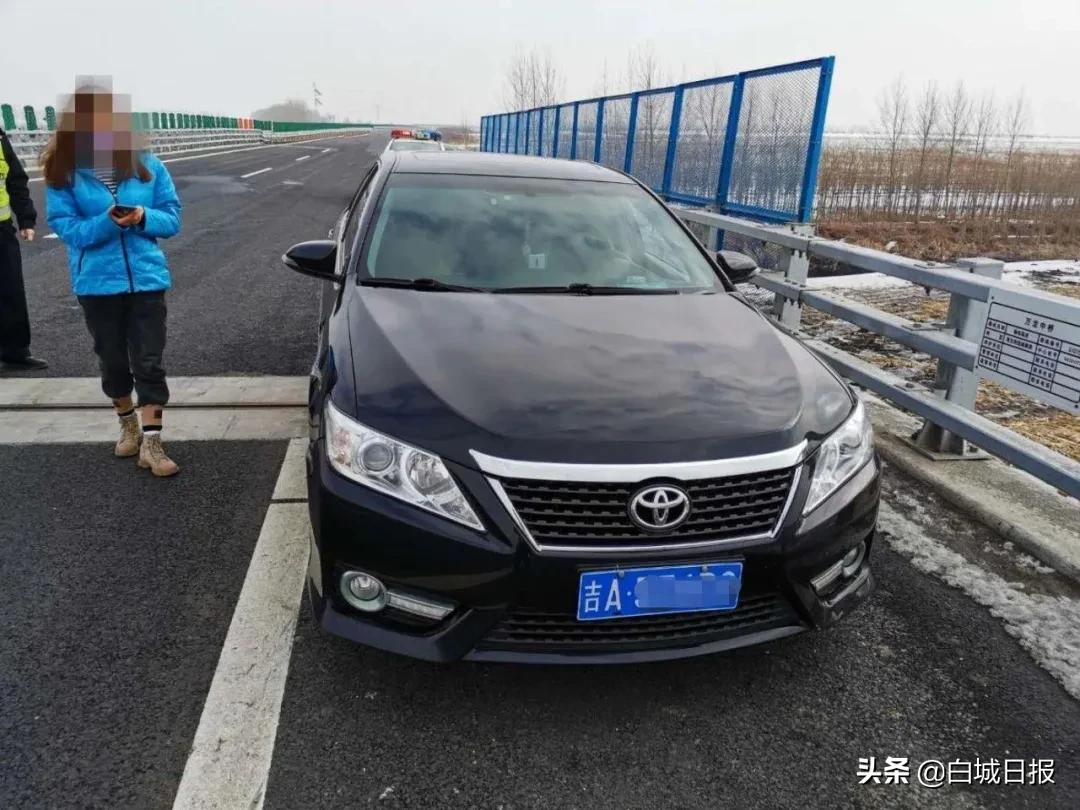 女司机深夜跟随导航误入高速逆行，导航使用与行车安全的警示故事
