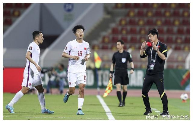 印尼主帅俚语吐槽国足踢法，技术与策略的较量之夜