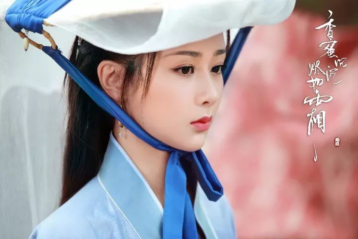李现，演员与橡皮泥的完美结合，自然美景中的旅行探索之旅