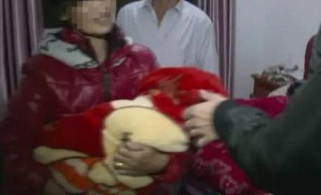 夜间车上成交14天男婴，贩婴悲剧引发道德法律交织反思