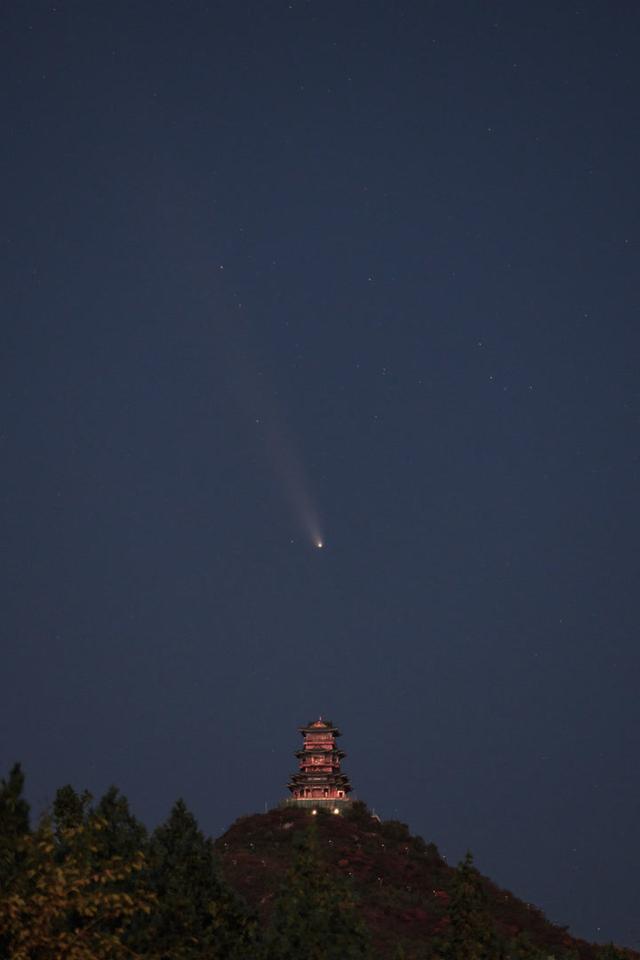 彗星与定都阁，神秘同框天文奇观