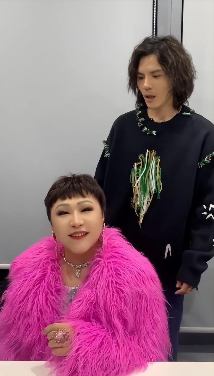 意大利球星惊艳模仿向佐，全球瞩目！