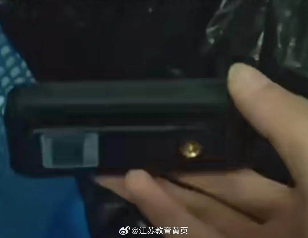 高校女厕疑似暗藏摄像头事件引发关注，校方紧急回应！