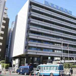 日本男子驾车冲撞首相官邸外围栏事件，背后的社会人性探讨