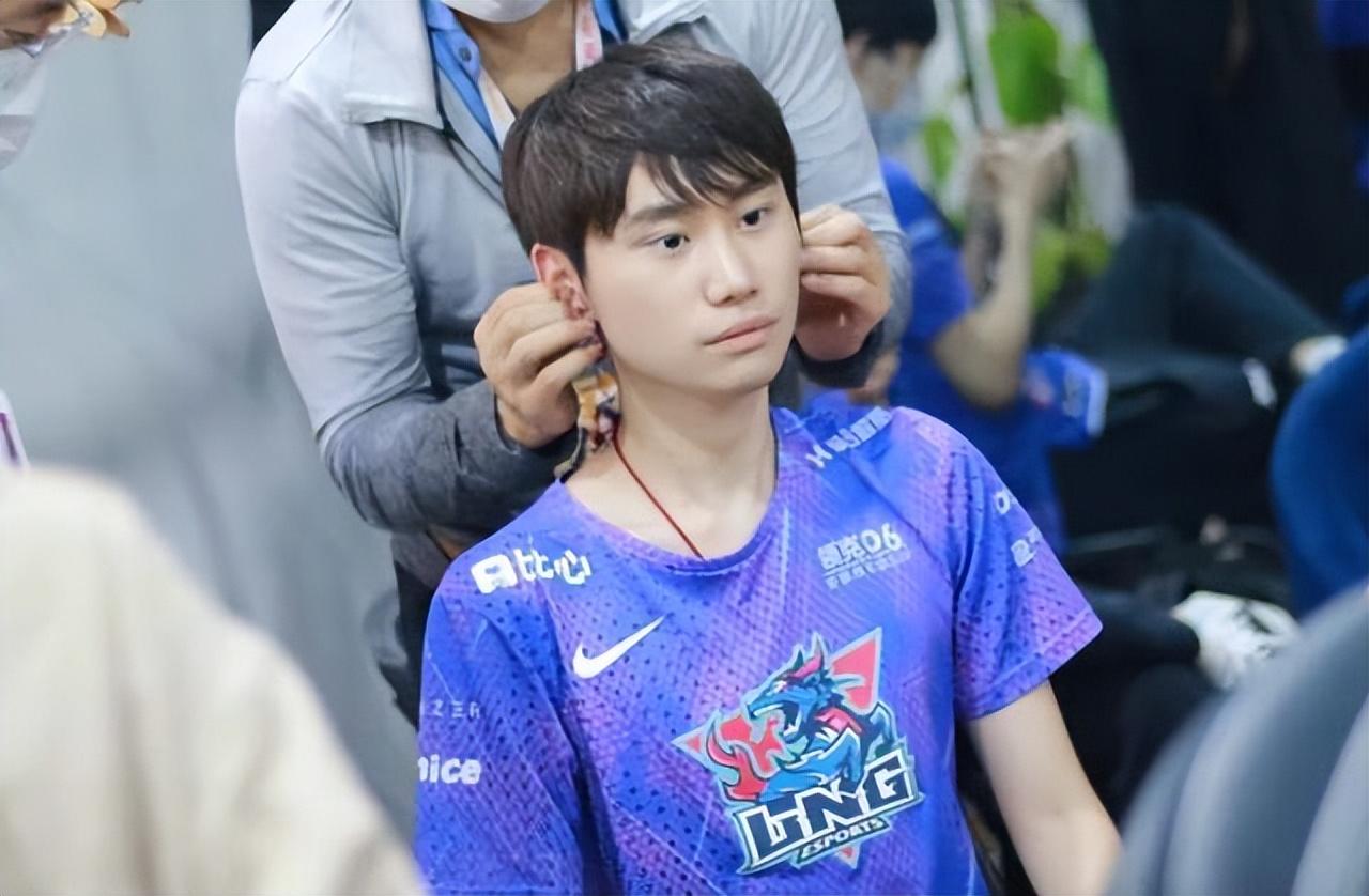 BLG 3-1战胜HLE晋级四强，电竞盛宴的辉煌瞬间