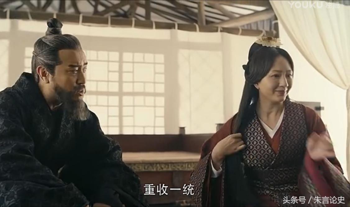 医学生晒与大体老师头骨合影引发争议关注