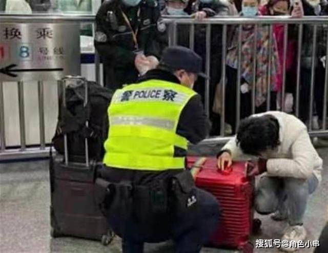 义乌警方摆拍凝视独居女子视频背后的日常故事，目光中的温暖与友情纽带