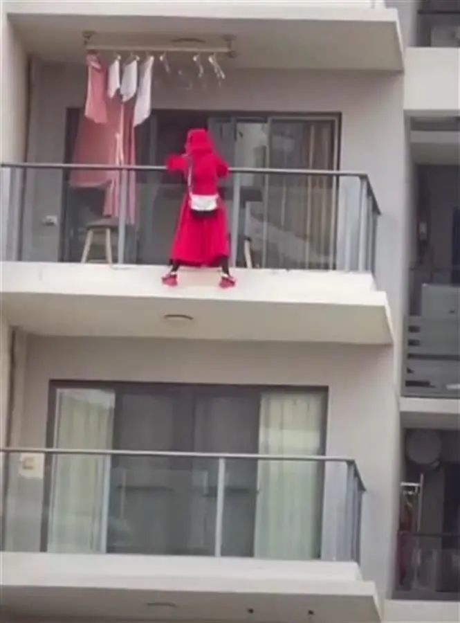 义乌警方通报摆拍凝视独居女子事件，真相深度解析与反思
