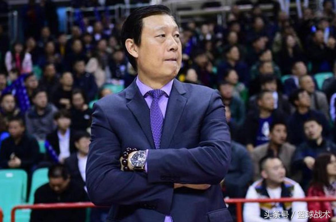 新疆足球小将战术布置燃情时刻，与自然美丽邂逅的较量