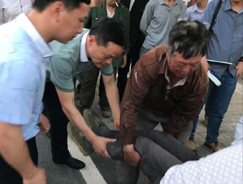 局长推搡退休人员致骨折事件揭秘，真相究竟如何？