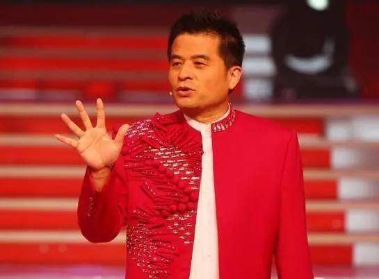 杨子透露拥有五个社交账号，数字时代的明星风采闪耀