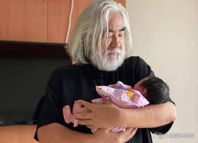 73岁张纪中再当爹，人生新篇章的启示与勇气