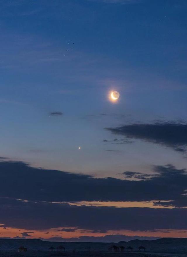 月掩昴星团
