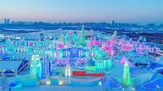 哈尔滨冰雪大世界壮丽扩展，百万平米画卷呈现冰雪魅力