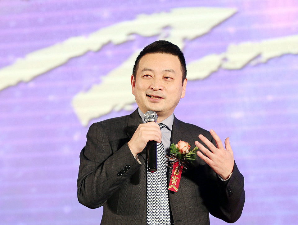 梁建章谈提高年轻人生育意愿，小巷深处的孕育希望与策略探讨