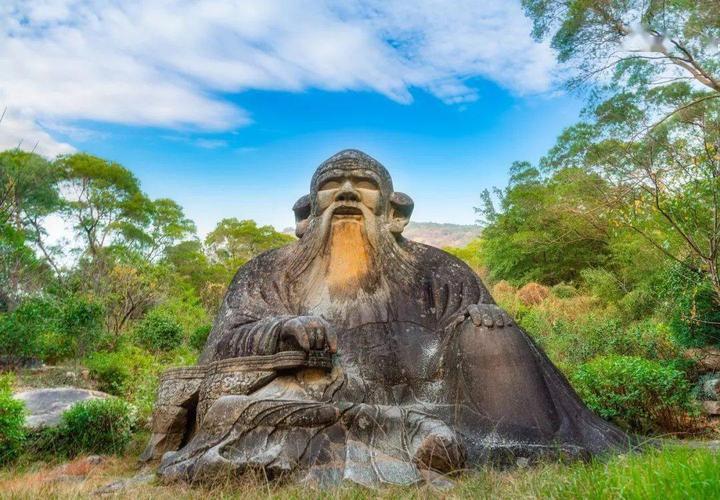 探索小巷隐藏宝藏，最新英语怎么说？