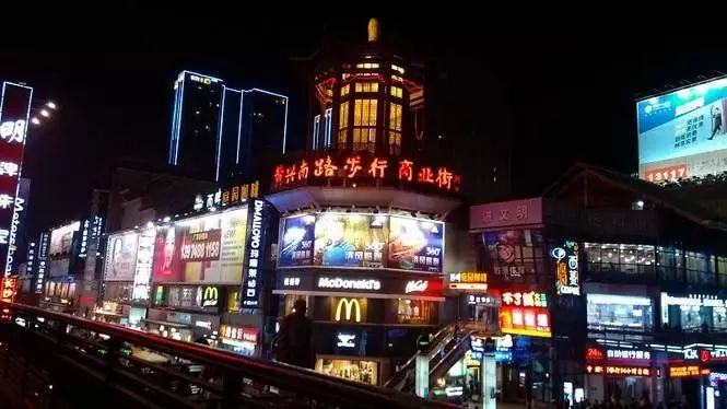 长沙华悦城最新动态，巷弄深处的美食奇遇