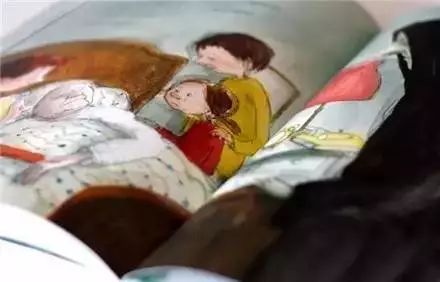男童受虐致死案细节曝光，母亲痛述遭遇，敲响社会警钟