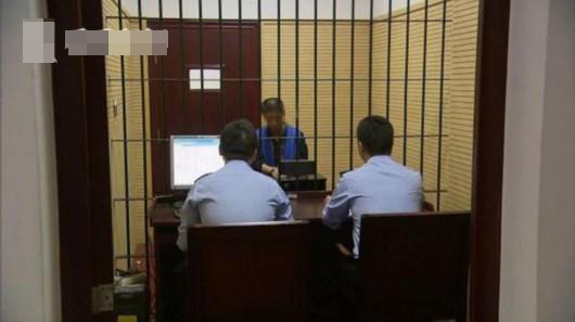 男子偷窃手机后走进派出所求助反被刑拘，警醒之旅的背后故事