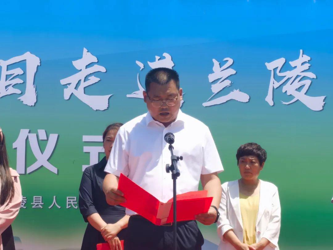 官方通报乡长下村工作时遇害事件，引发社会高度关注