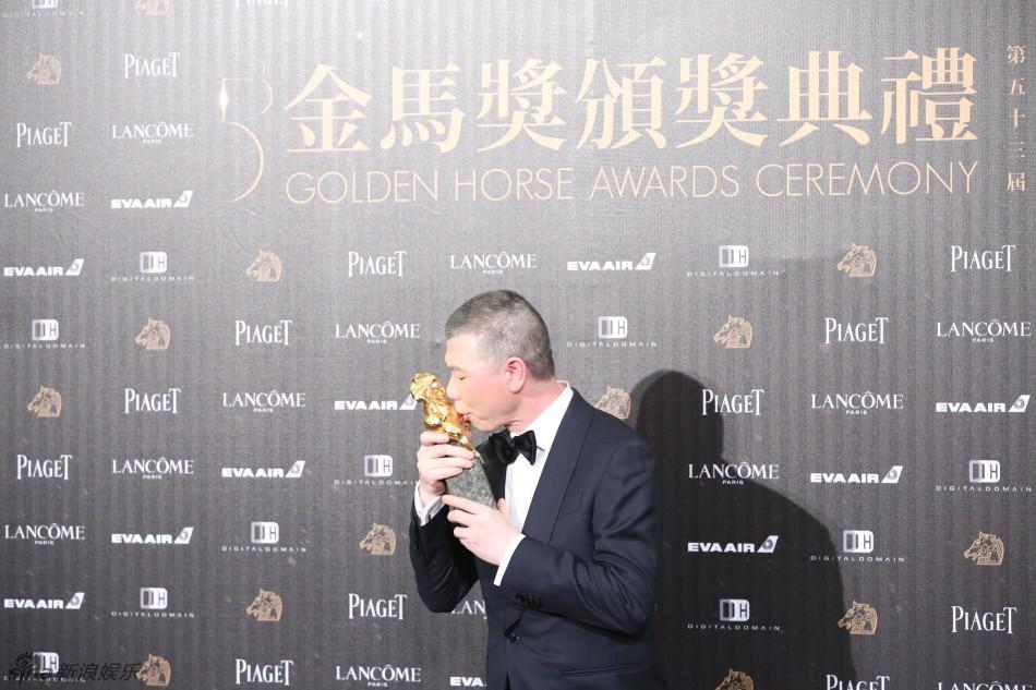 范伟获金鹰奖最佳男主角提名，科技之星荧幕闪耀，革新之旅体验前沿科技产品