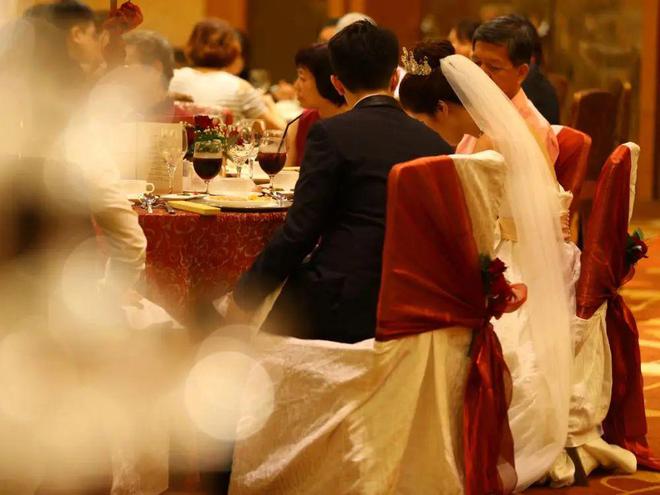 男子订婚宴后分手，酒店拒退定金，事件背后的成长与挑战