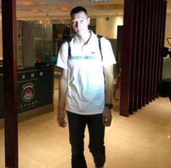 易建联事件背后的启示，变化中的自信与正能量面对挑战的力量，（注，该标题仅根据您提供的内容生成，具体事件细节请以官方报道为准。）