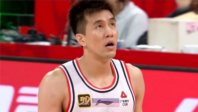郭艾伦代表广州对阵老东家辽宁，赛场重逢的情感碰撞