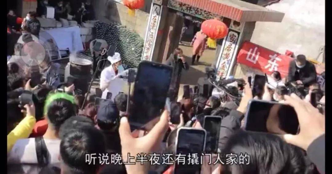 网红偷拍直播情侣亲昵、过安检事件揭秘，背景、影响与时代反思