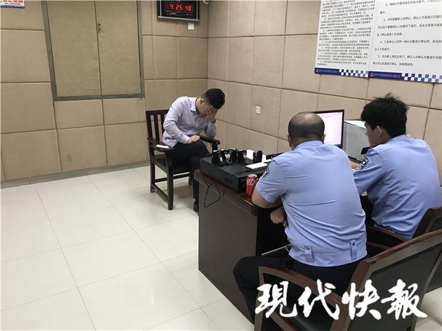 小车违停超车道引发四车追尾事件，深度剖析与警示启示