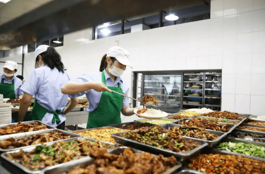 校方回应食堂生肉争议，特色小店背后的美食探寻与回应之旅