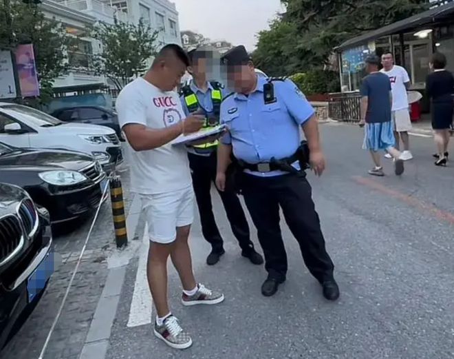 酒店老板与游客车辆的奇妙借走经历