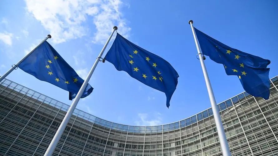 英国独立立场下的全球经济互动，不追随欧盟对华加税的策略选择