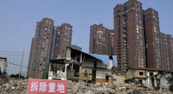 成都大规模拆迁引发关注，有人获赠十七套房的奇迹！