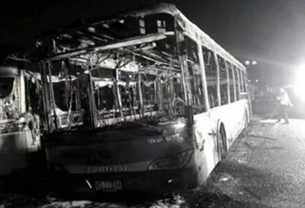 缅甸南部油轮起火致8人死亡，事故背后的深思与悲剧警示