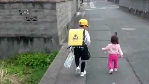 巷口等待