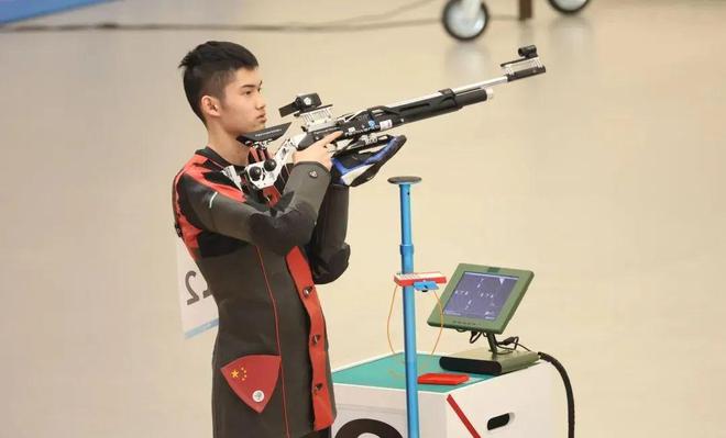 盛李豪射击世界杯总决赛荣耀夺冠，铸就传奇时刻